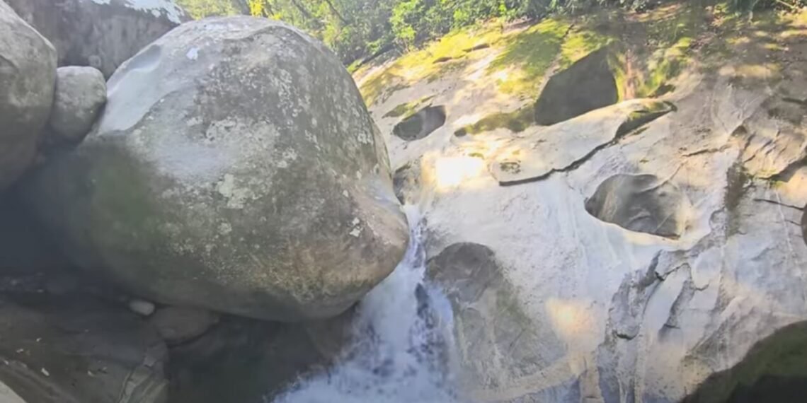 Vale da Lua cachoeira em Guapimirim