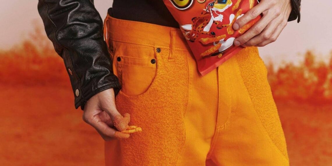 Cheetos limpar dedos na calça