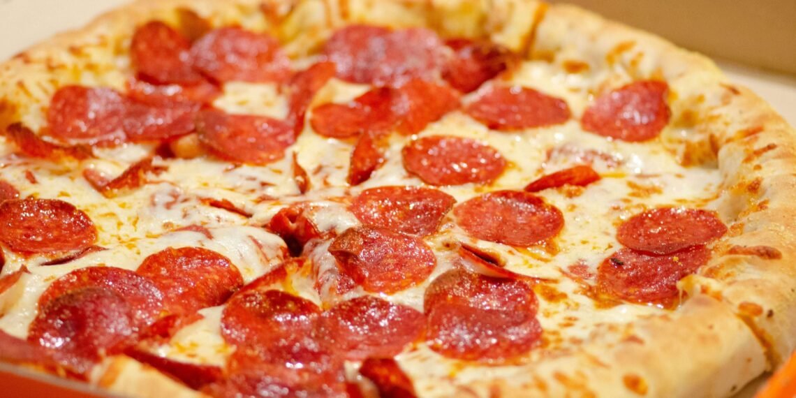 Pizza proibida Reino Unido bane alimentos não saudáveis