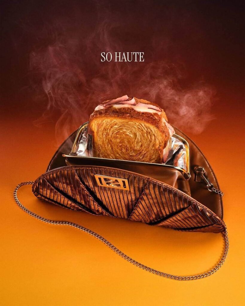 Fast food vira moda - Panera Bread lança bolsa em forma de croissant Fast food vira moda Panera Bread laça bolsa
