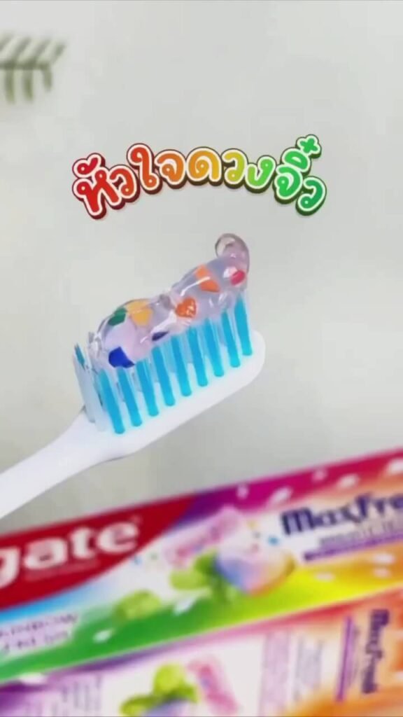 Colgate lança creme dental arco-íris na Tailândia por, 59 Bahts e conquista redes Colgate Tailandia
