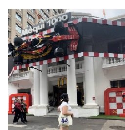 McDonald's surpreende, com carros esportivos antes de filme da F1 com Brad Pitt fast food e velocidade/Imagem-crédito- McDonald`s e o filme F1/Imagem-crédito-McDonald's